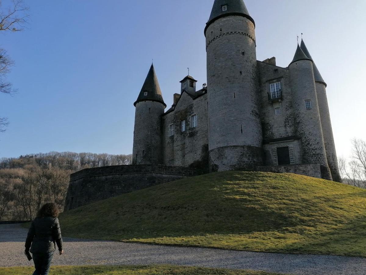 Au Repos De Zoe Villa Waulsort Bagian luar foto