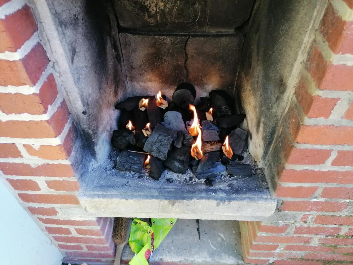 Au Repos De Zoe Villa Waulsort Bagian luar foto
